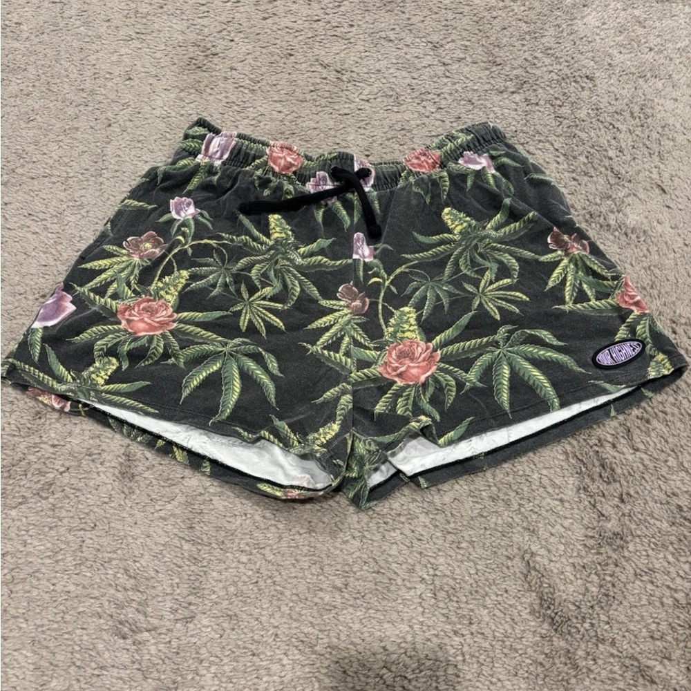 Your Highness W Leaf Women’s Shorts Size Large